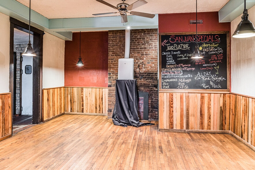 More Photos Of 1026-1038 Chestnut St, Bowling Green Restaurant For Sale