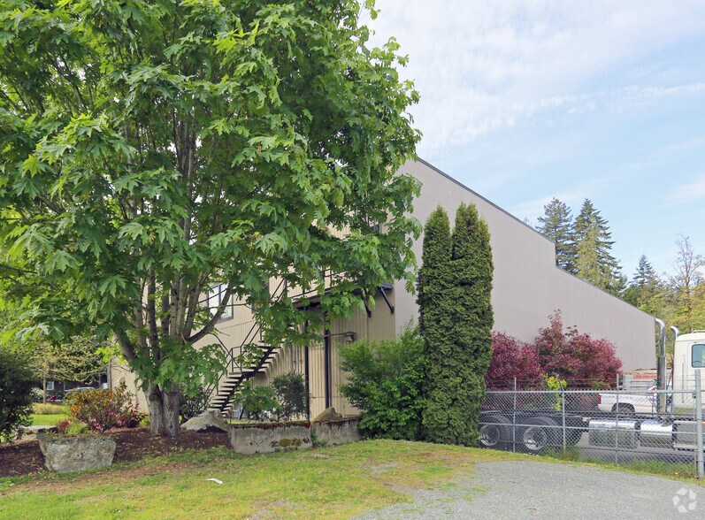 More Photos Of 6772 Kirkpatrick Cres, Central Saanich Flex For Lease