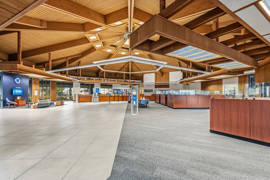 More Photos Of 601 Crater Lake Ave, Medford Bank For Sale