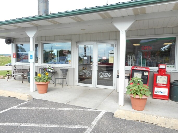 Primary Photo Of N5696 850th St, Elk Mound Restaurant For Lease
