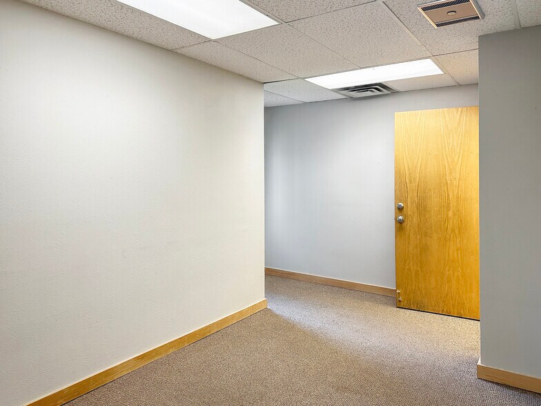 More Photos Of 101 W Main St, Frisco Office For Lease