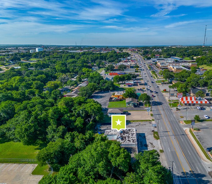 More Photos Of 1205 S Main St, Weatherford Freestanding For Sale