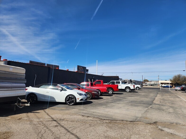 More Photos Of 3415 W Wall St, Midland Flex For Lease