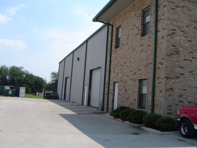 More Photos Of 205 Wilcox St, McKinney Light Manufacturing For Lease