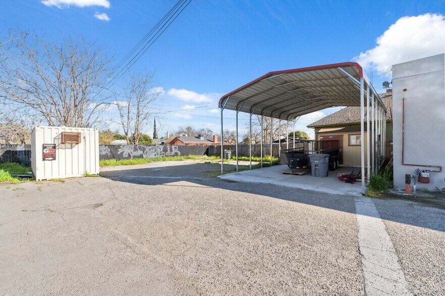 More Photos Of 1100 N Fresno St, Fresno Service For Sale