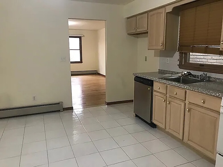 More Photos Of 260-262 Broadway, Bayonne Showroom For Sale