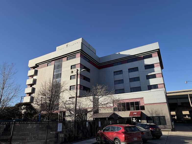 More Photos Of 350 W Saint Paul Ave, Milwaukee Office For Sale