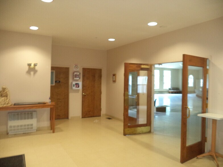 More Photos Of 187 Hampstead Rd, Derry Specialty For Sale