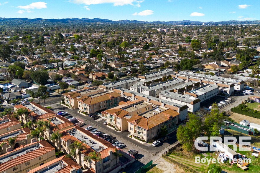 More Photos Of 18621 Saticoy St, Reseda Apartments For Sale