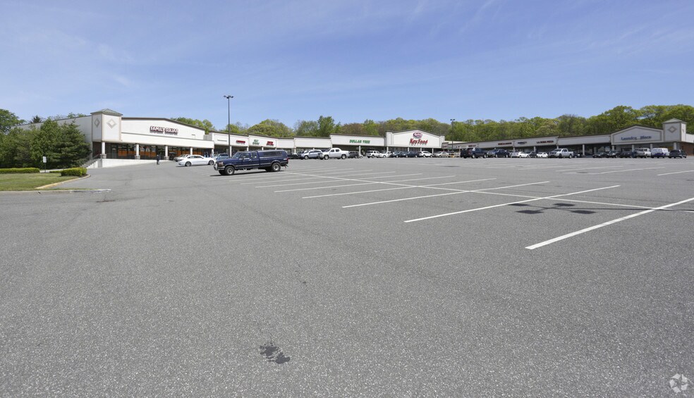 More Photos Of 349-411 Horseblock Rd, Farmingville Freestanding For Lease