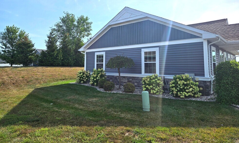 More Photos Of 5786 Midland Rd, Freeland Office For Sale