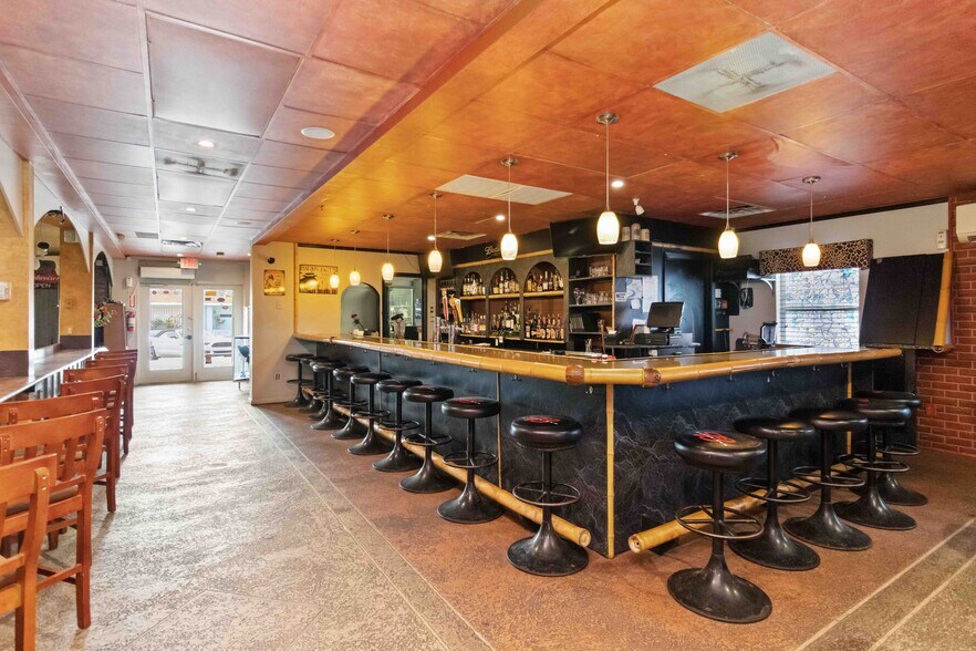 More Photos Of 362 W Dearborn St, Englewood Storefront For Sale