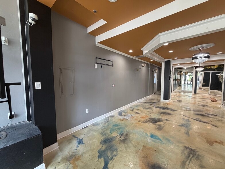 More Photos Of 2214 W Market St, Louisville Storefront Retail Residential For Lease