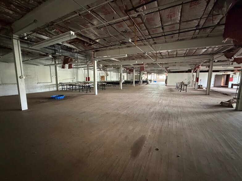 More Photos Of 50 Newton St, Norwalk Warehouse For Lease