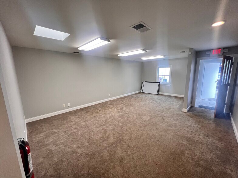 More Photos Of 322 E Main St, Batavia Office For Sale