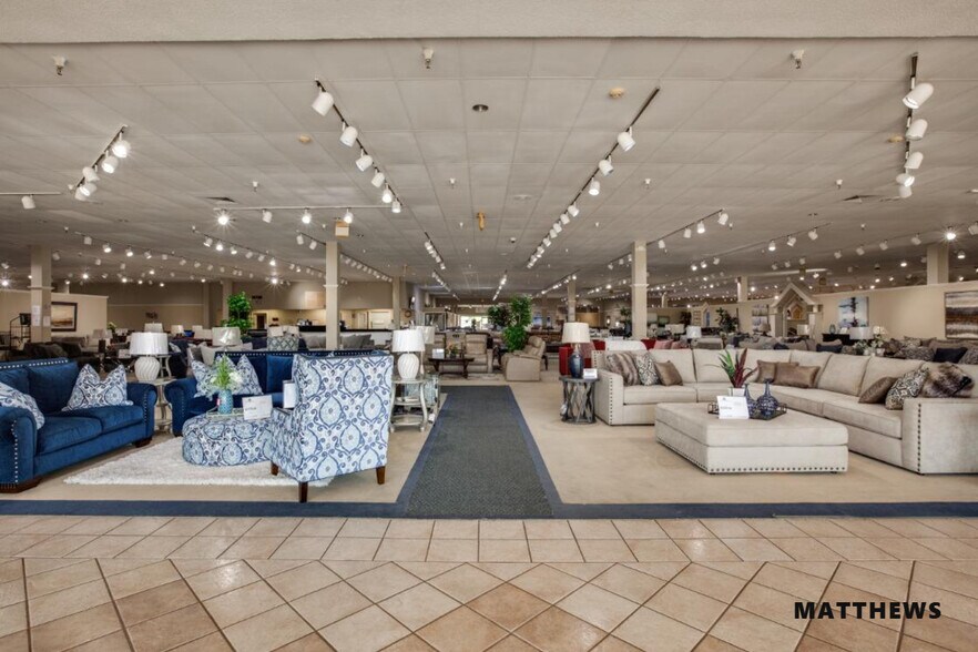 More Photos Of 3910 W Camp Wisdom Rd, Dallas Storefront For Lease