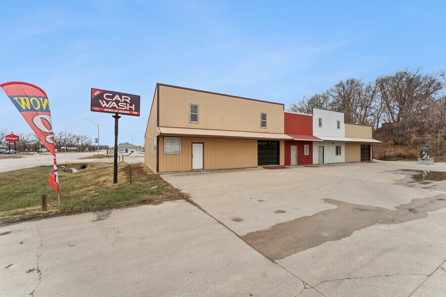 More Photos Of 630 W Elkhorn St, Arlington Freestanding For Sale