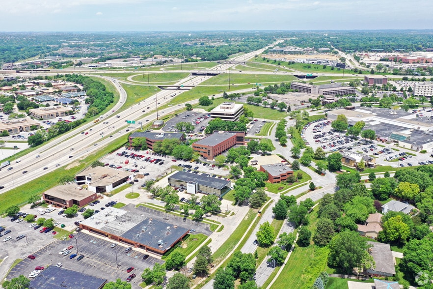 More Photos Of 310 Regency Parkway Dr, Omaha Office For Sale