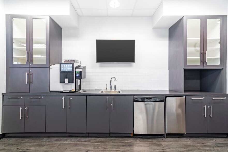 More Photos Of 100 S Ashley Dr, Tampa Coworking Space