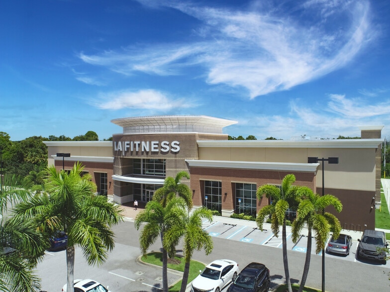 More Photos Of 8212-8212 Tourist Center Dr, Bradenton Unknown For Lease