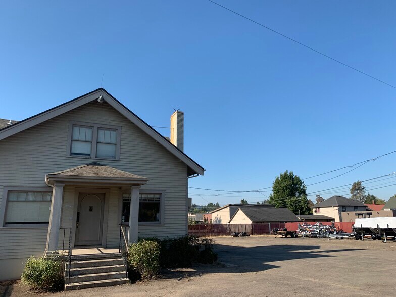 Primary Photo Of 12360 SW Main St, Tigard Freestanding For Lease