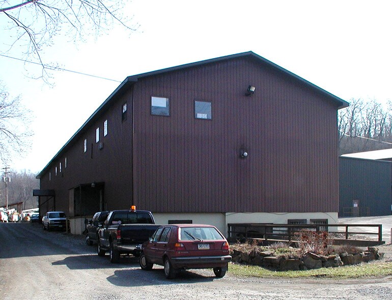 Primary Photo Of 130 Entrance Dr, New Kensington Warehouse For Lease