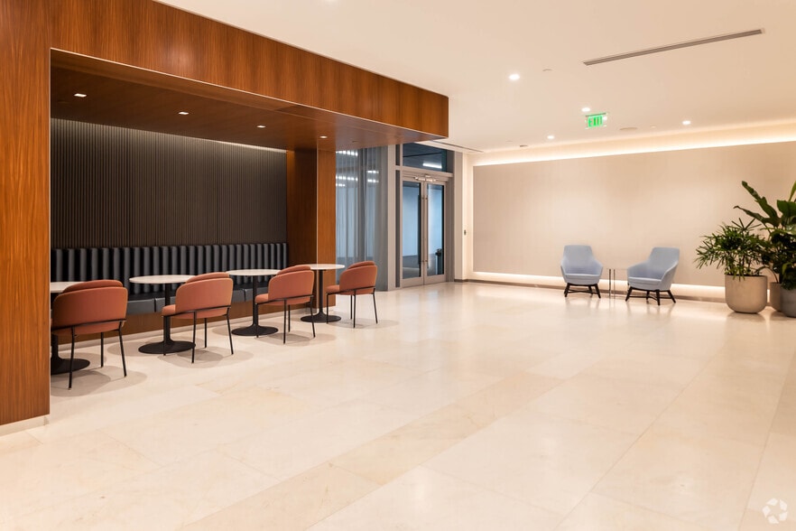 More Photos Of 16690 Collins Ave, Sunny Isles Beach Office For Lease