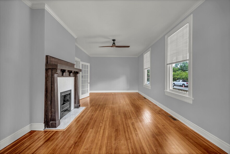 More Photos Of 8 S 7th St, Wilmington Office For Sale