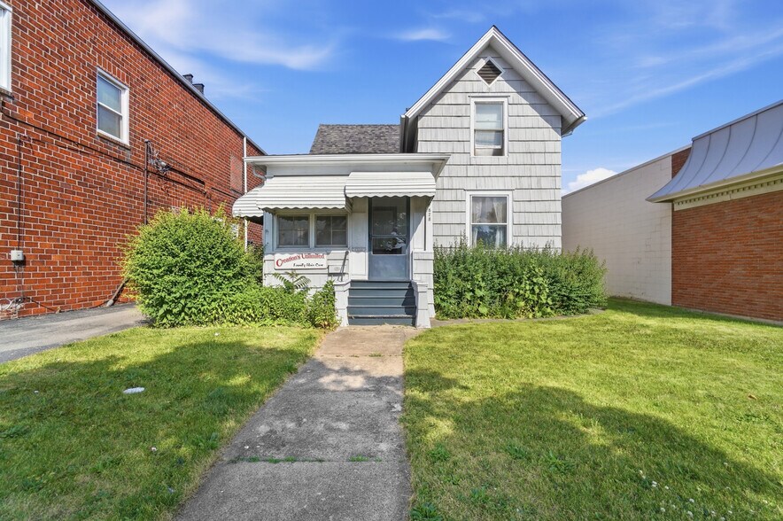 Primary Photo Of 828 S Monroe St, Monroe Freestanding For Sale