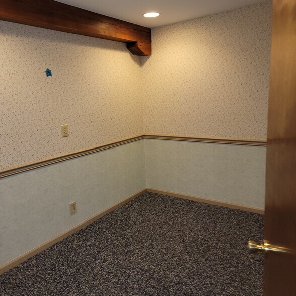 More Photos Of 600 Main St, Riverton Office For Sale