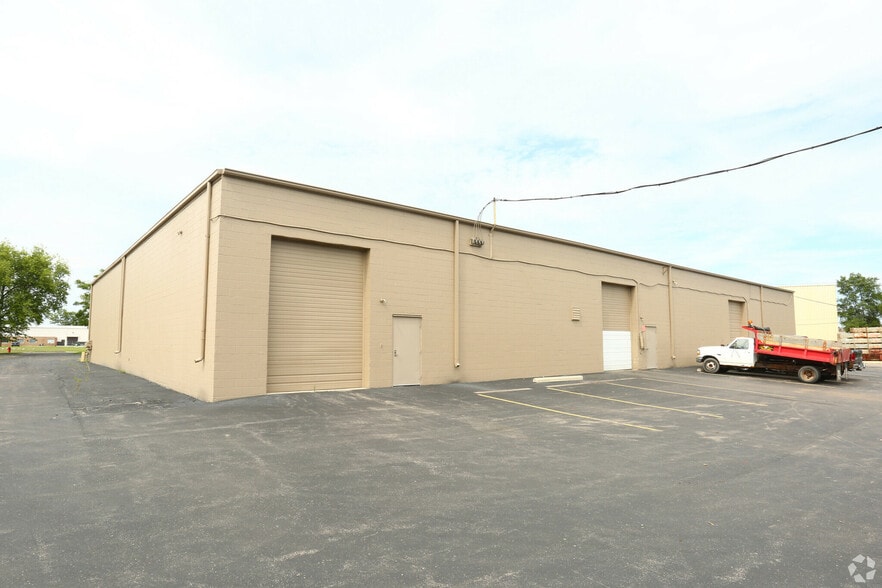 More Photos Of 9115-9123 General Ct, Plymouth Warehouse For Lease