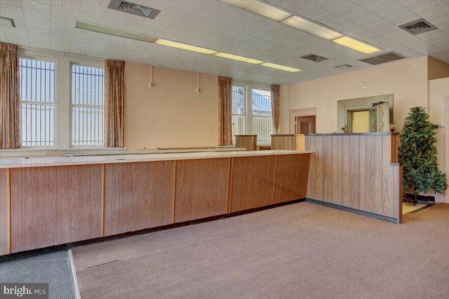 More Photos Of 140 Cumberland st, Clear Spring Storefront For Sale