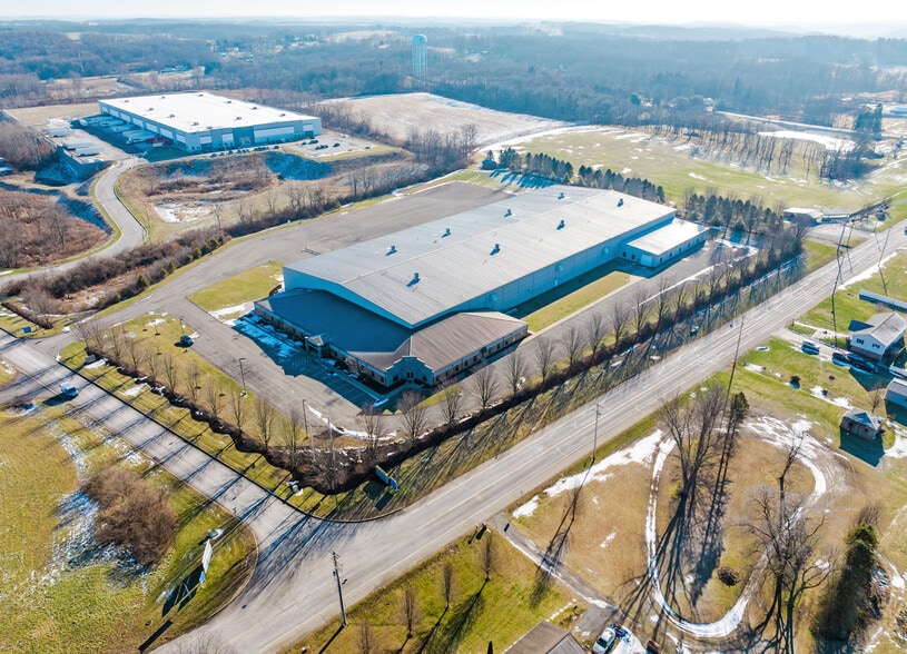 More Photos Of 220 S Noah Dr, Saxonburg Distribution For Lease