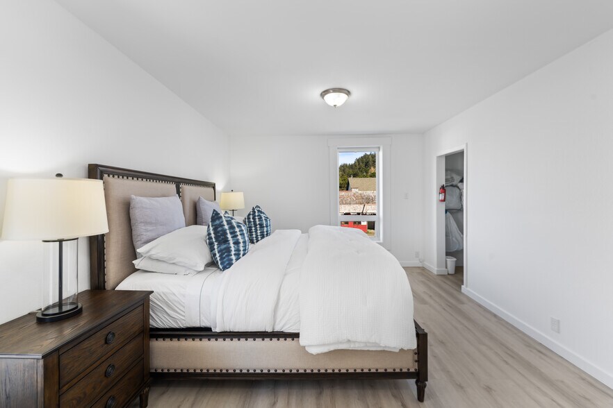 More Photos Of 267 W Sixth St, Port Orford Storefront Retail Residential For Sale