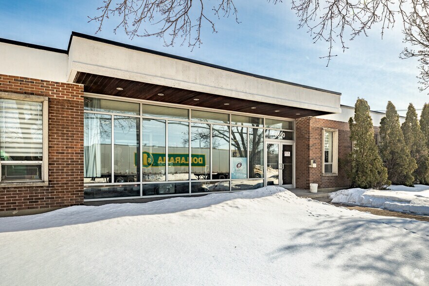 More Photos Of 5588-5590 Av Royalmount, Montréal Warehouse For Lease
