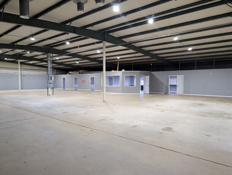 More Photos Of 608 E Booth Rd, Searcy Light Manufacturing For Lease