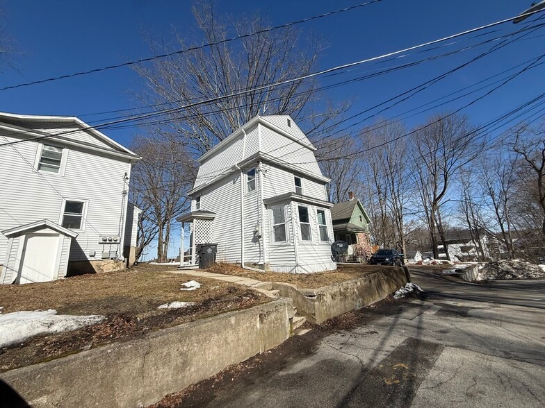 More Photos Of 2 Lyon St, Putnam Apartments For Sale