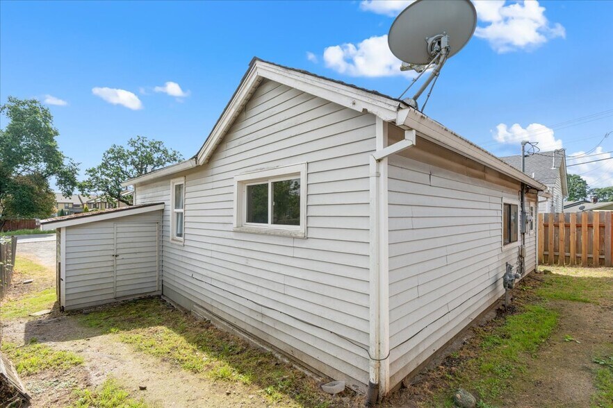 More Photos Of 1070 Deer Island Rd, Saint Helens Multifamily For Sale
