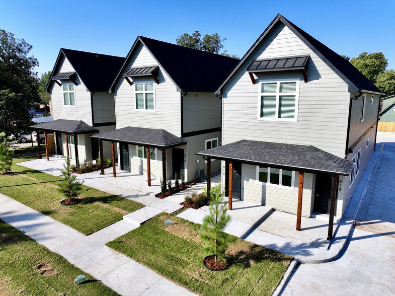 Primary Photo Of 816 N Main St, Broken Arrow Apartments For Sale