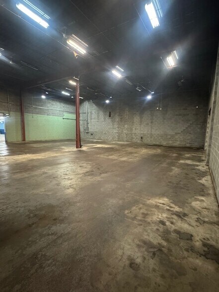 More Photos Of 5727 S Park Ave, Hamburg Warehouse For Lease