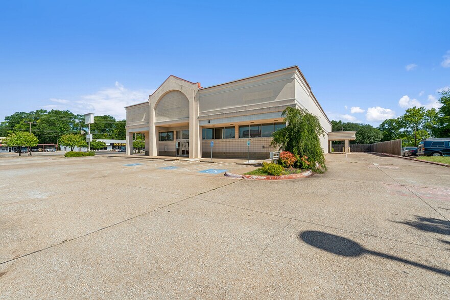 More Photos Of 119 W Marshall Ave, Longview Freestanding For Sale