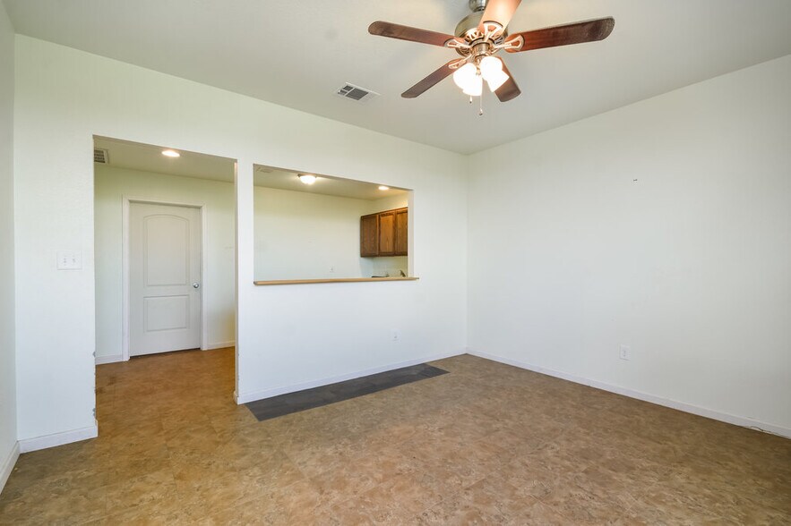 More Photos Of 15014 Iowa St, Austin Office Residential For Sale