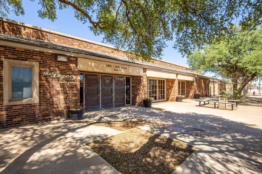 More Photos Of 1500 14th St, Lubbock Religious Facility For Sale