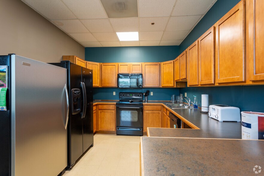 More Photos Of 13750 Millard Ave, Omaha Loft Creative Space For Lease