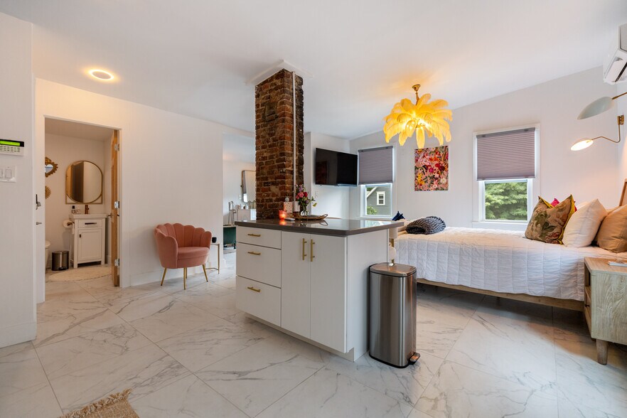 More Photos Of 2102 Freeman Ave, Cleveland Bar For Sale