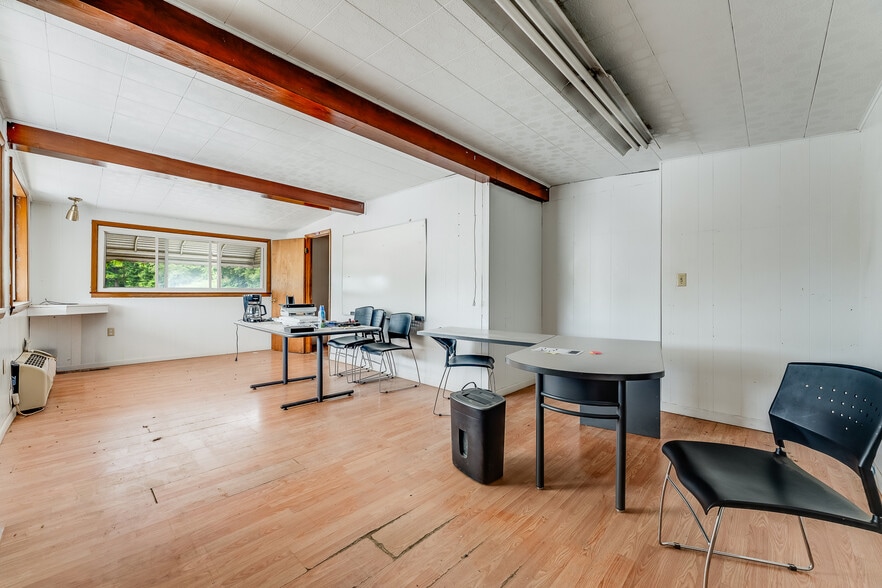 More Photos Of 25 Opal Dr, Fairmont Warehouse For Sale