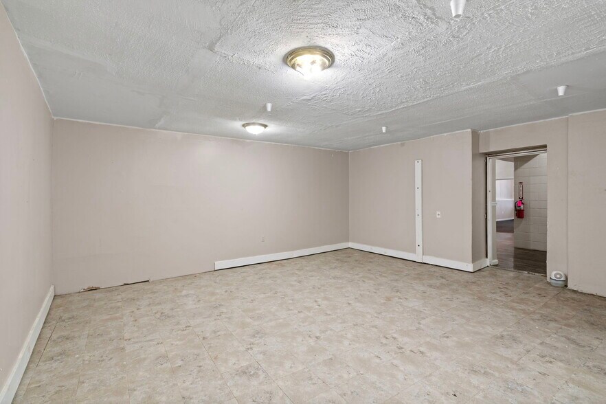 More Photos Of 4928 Marlboro Pike, Capitol Heights General Retail For Lease