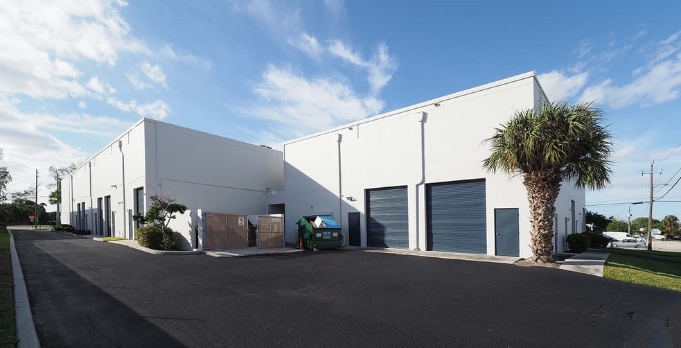 More Photos Of 4700 N Dixie Hwy, Oakland Park Unknown For Lease