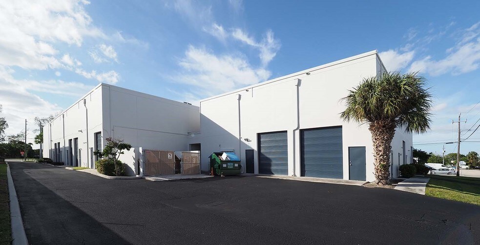 More Photos Of 4700 N Dixie Hwy, Oakland Park Unknown For Lease