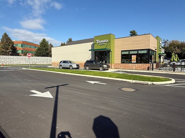 More Photos Of 703-715 Poplar Church Rd, Camp Hill General Retail For Sale